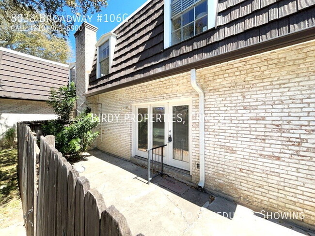 Building Photo - "Charming 2-Bed, 2-Bath Condo in Prime San...