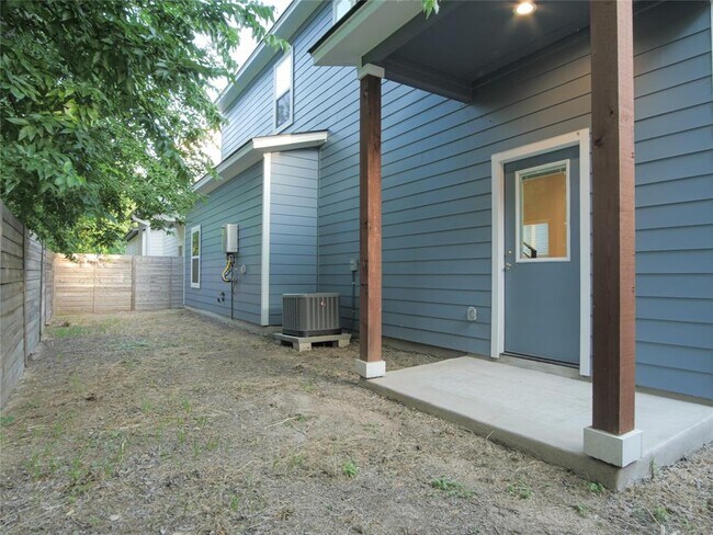 Building Photo - 6014 Fairway St