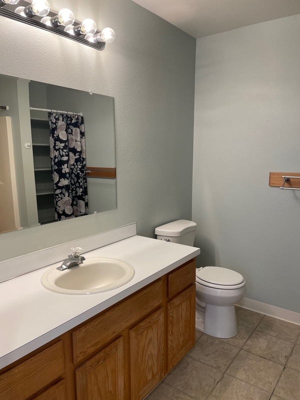 Building Photo - 1050 SE Miller Ave