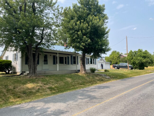 Building Photo - 285 Creekview Rd