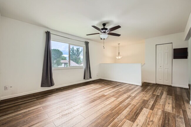 Building Photo - 605 Raemar Dr