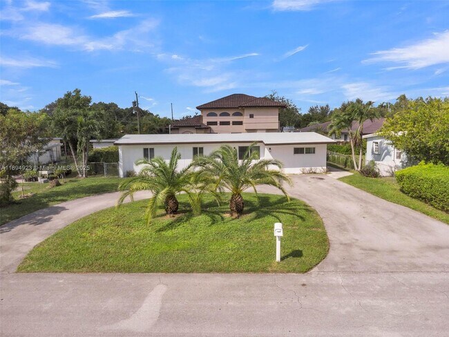 Building Photo - 5520 SW 91 Ave