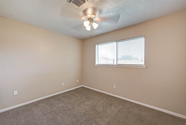 Building Photo - 4739 Parkland St