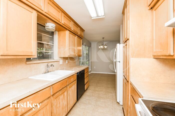 Building Photo - 217 Rancho Dr