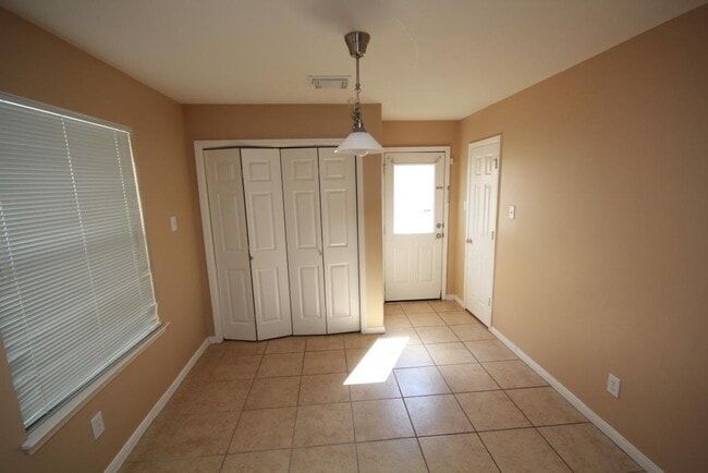Building Photo - 6418 Mountain Pines Ln