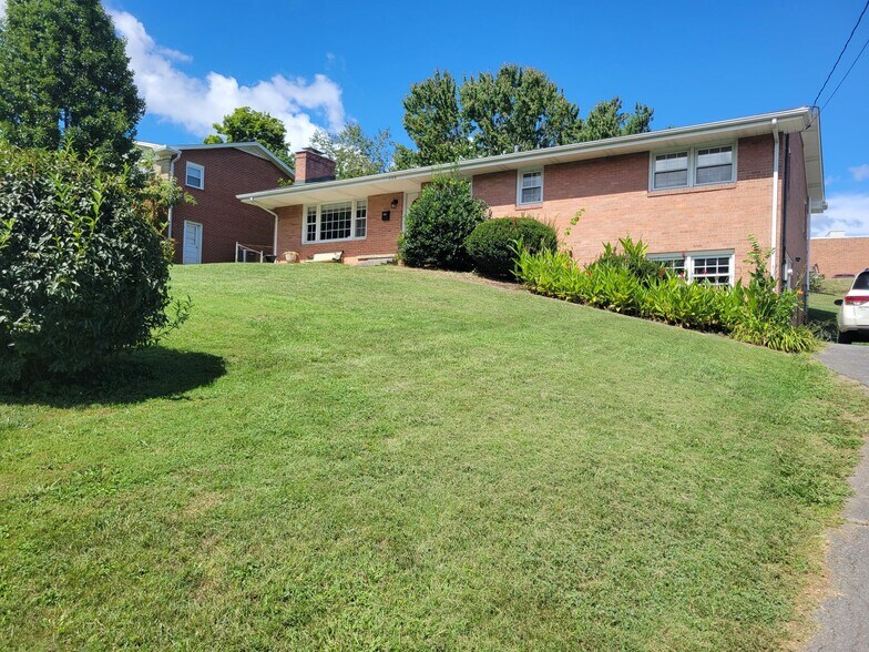 Building Photo - 508 Longview Dr