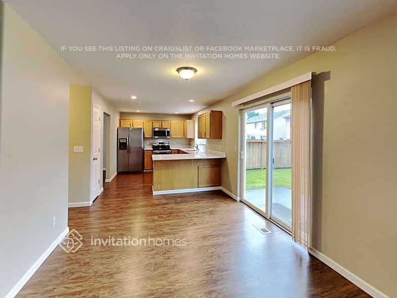 Building Photo - 1527 185th St E