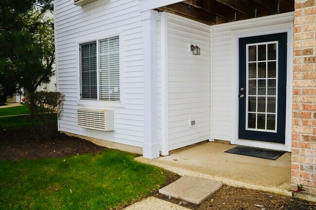 Building Photo - 1494 McClure Rd
