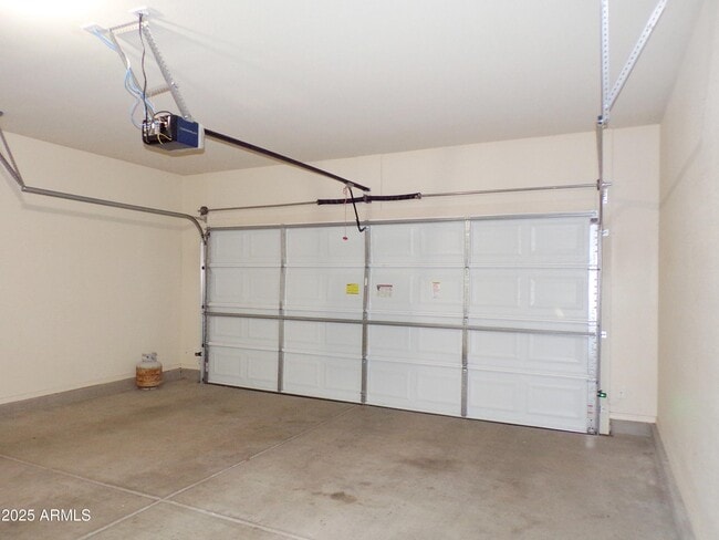 Building Photo - 4246 Kings Canyon Way