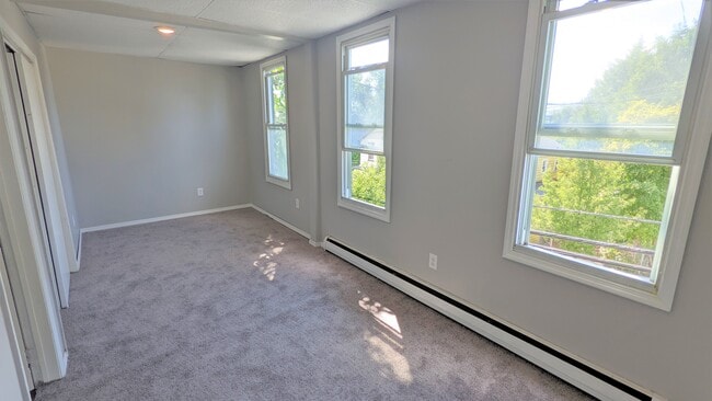 Building Photo - 594 4th St