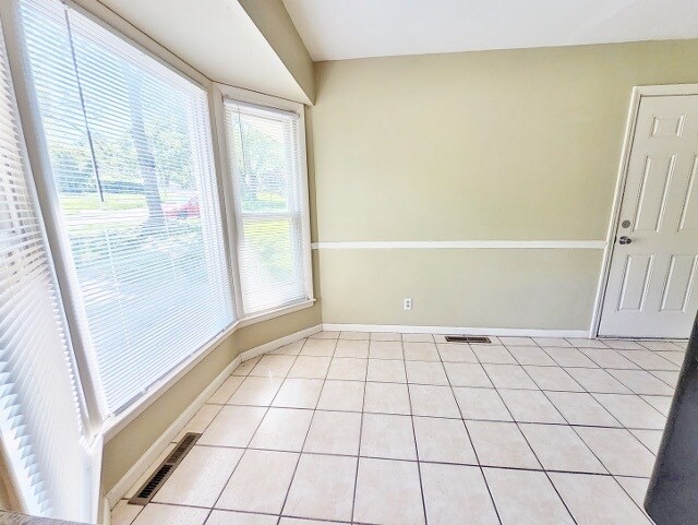 Building Photo - 6006 E 96th St