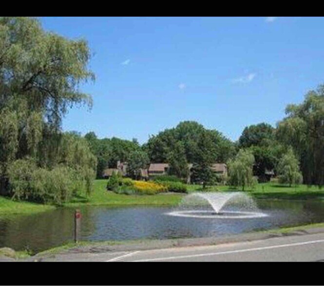 Building Photo - 65 Mallard Dr