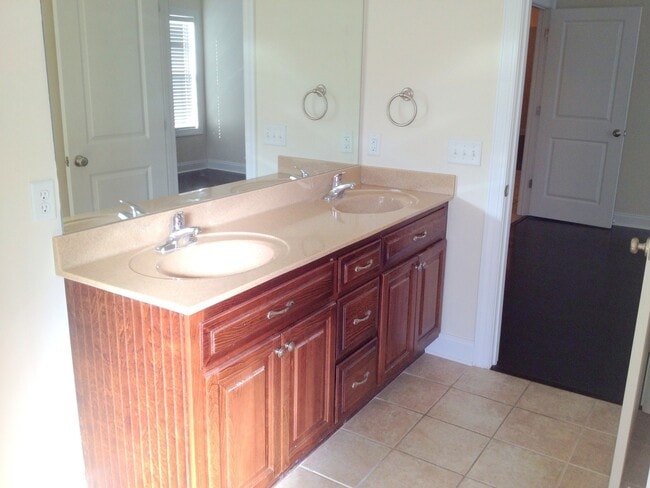 Building Photo - 109 Ledbury Cove