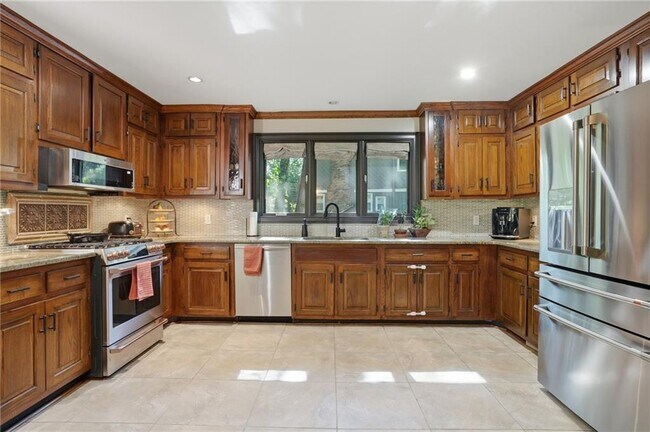 Building Photo - 1180 St Andrews Cir