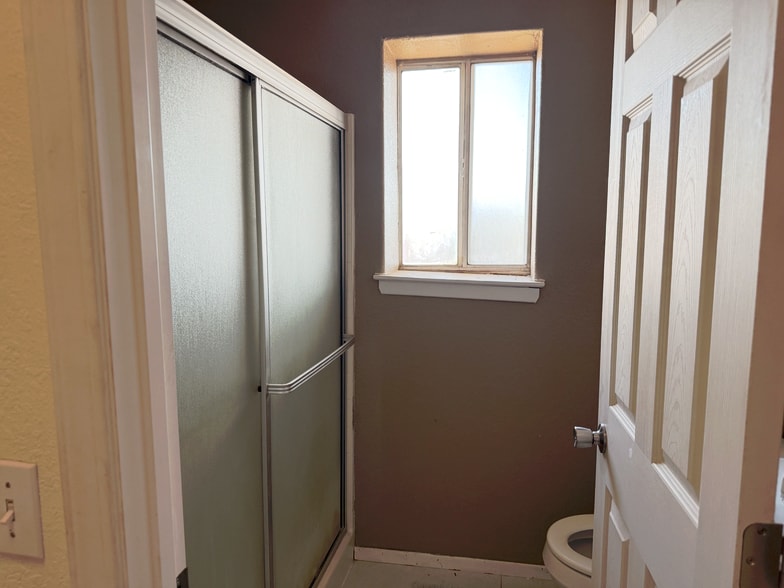 Building Photo - 7653 Phelan Rd