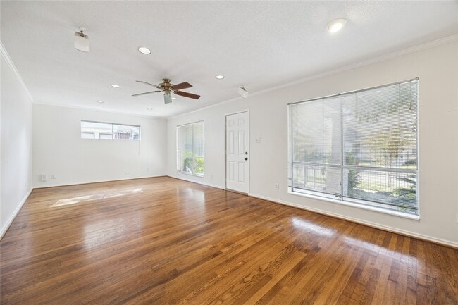 Building Photo - 1601 Park St