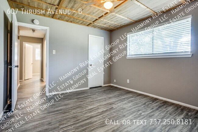 Building Photo - 607 Thrush Ave