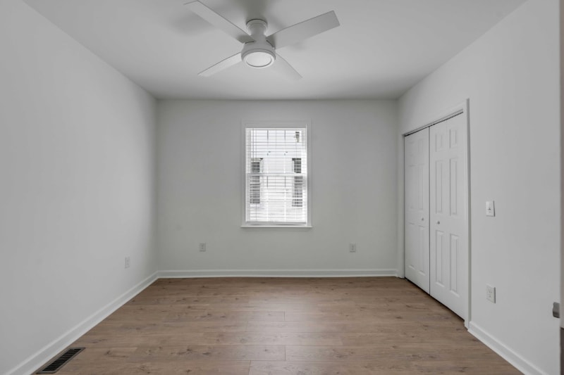 Building Photo - 207 W Poplar St