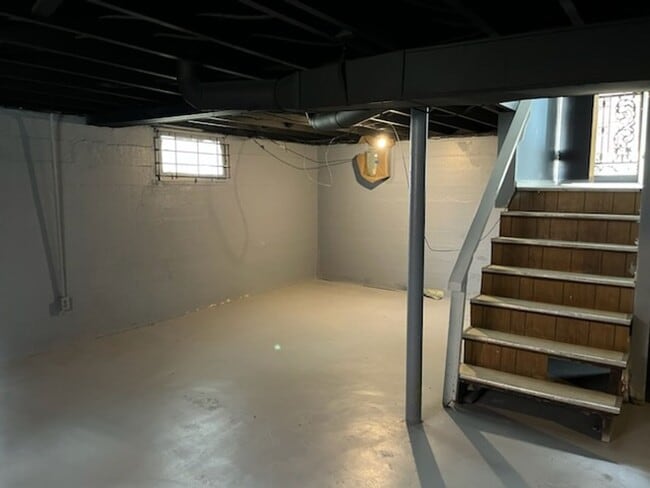 Building Photo - Beautiful 3 Bedroom 1 Bathroom Home