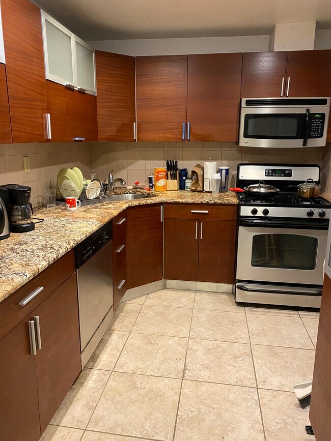 Building Photo - 364 Hoover Ave