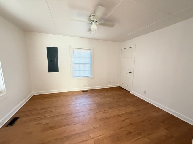 Building Photo - 417 S Hill Ave