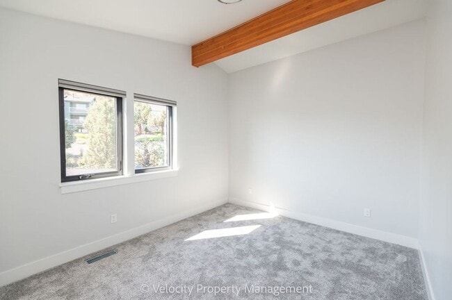 Building Photo - Stunning Home in Eagle Crest Resort Commun...