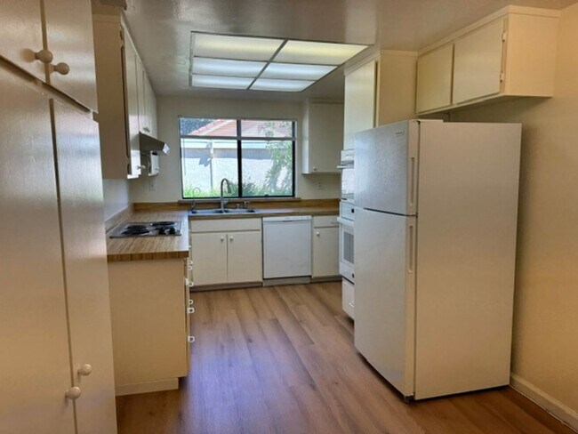 Building Photo - 2 story townhome with attached garage & no shared walls! Move in ready!