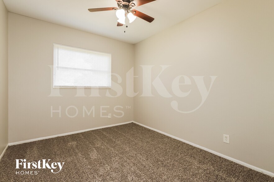 Building Photo - 3819 W Wisconsin Ave