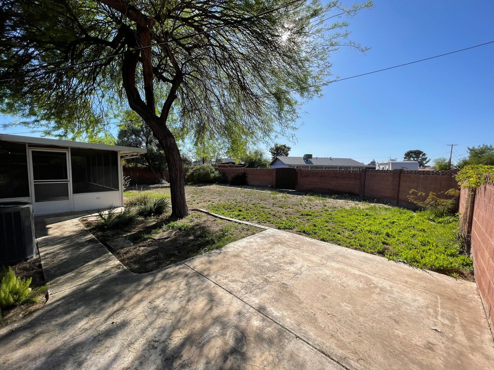 Building Photo - 3810 S La Corta Dr