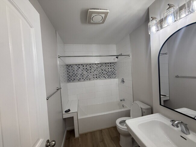 Building Photo - 3BR/2BA Durham Duplex | Utilities Included | Move-In Special: $500 Deposit | Near Duke