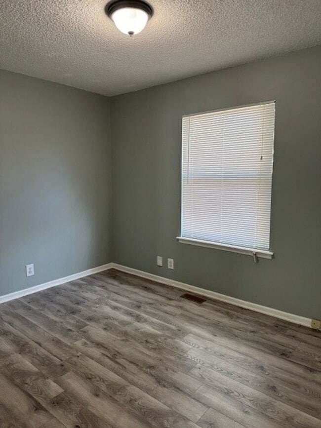 Building Photo - Charming 2-Bedroom, 1-Bath Duplex in Hermitage – Great Location!