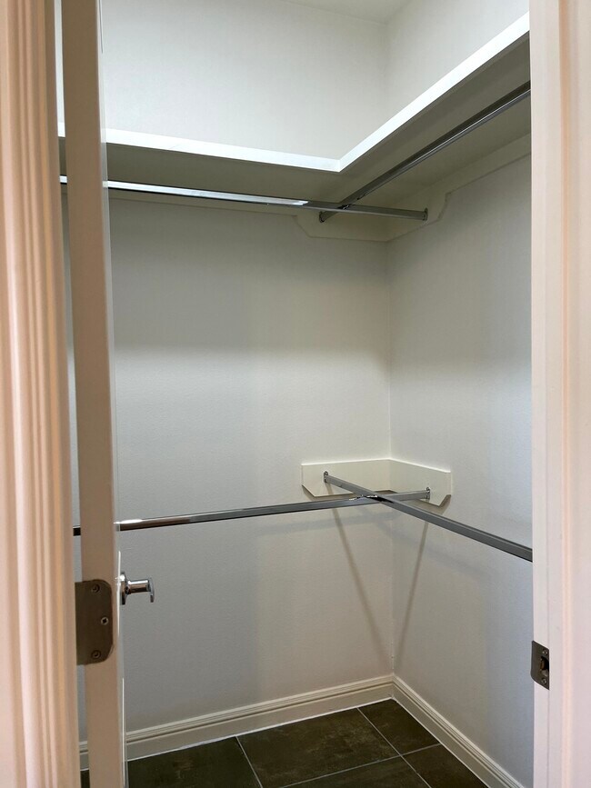 Building Photo - 3807 S Veterans Blvd