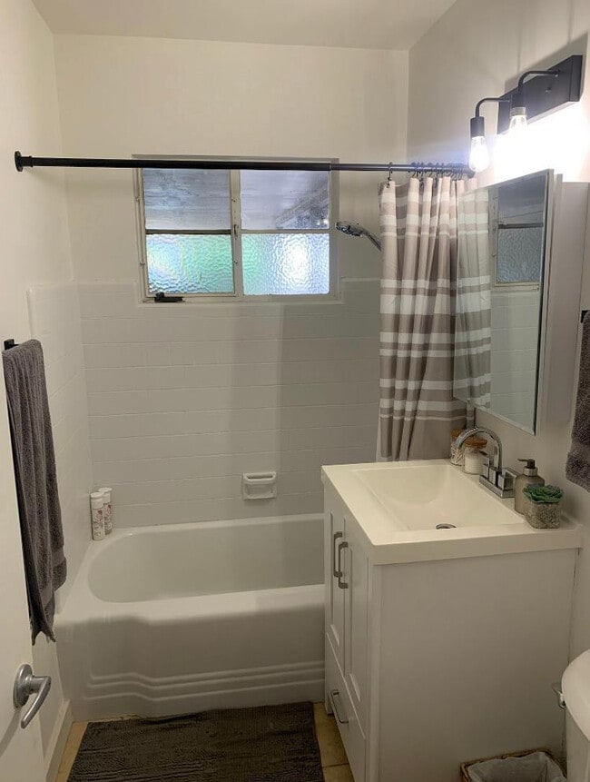 Building Photo - 2141 E Osborn Rd