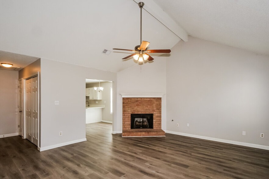 Building Photo - 6650 Black Oak Dr