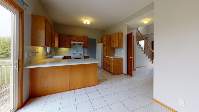 Building Photo - Beautiful Home - Available Augst 2026