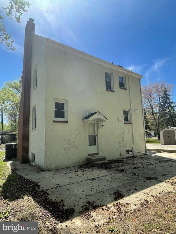 Building Photo - 2018 Silver Lane Rd