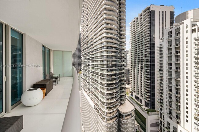 Building Photo - 1100S S Miami Ave