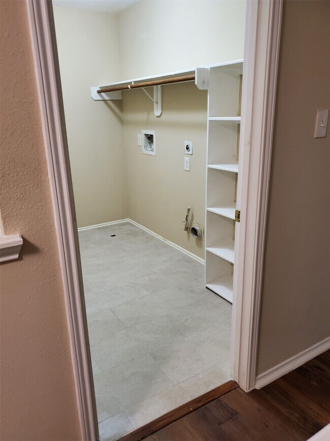 Building Photo - 16315 Lynn Crest Ct