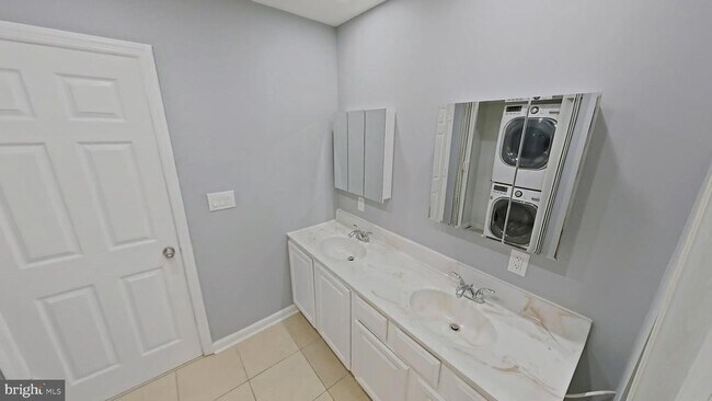 Building Photo - 1831 W Diamond St