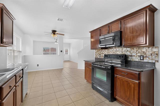 Building Photo - 2123 Meadow View Dr