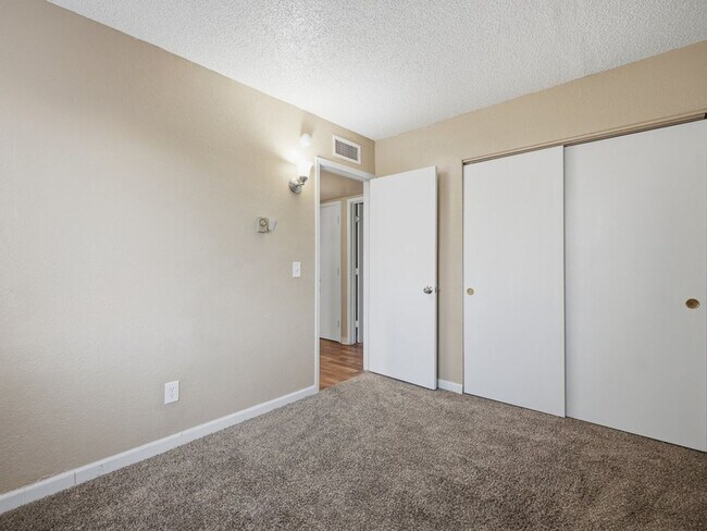 Building Photo - 1505 S Woodland Ave