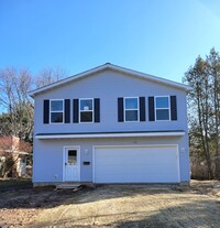 Building Photo - Single Family - 5 Bedroom!