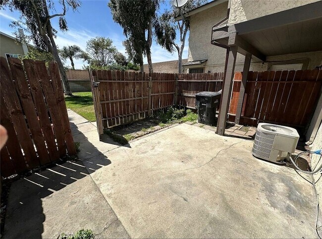 Building Photo - 1501 E Fairfield Ct