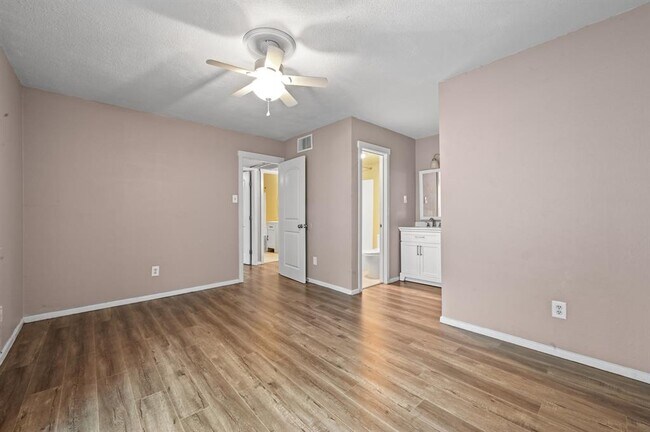 Building Photo - 2124 Burton Dr