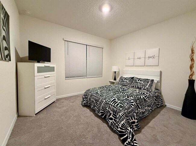 Building Photo - 17132 Edgemont Ln