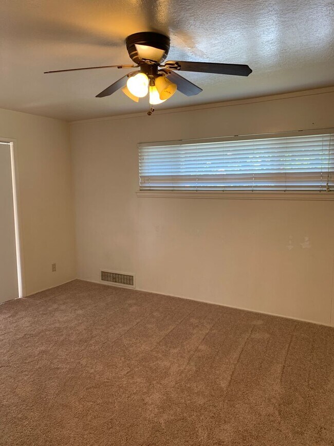 Building Photo - Contemporary Home with a pool near Bullard High School Fresno, CA