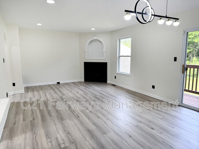 Building Photo - 6422 Lindsey Ln