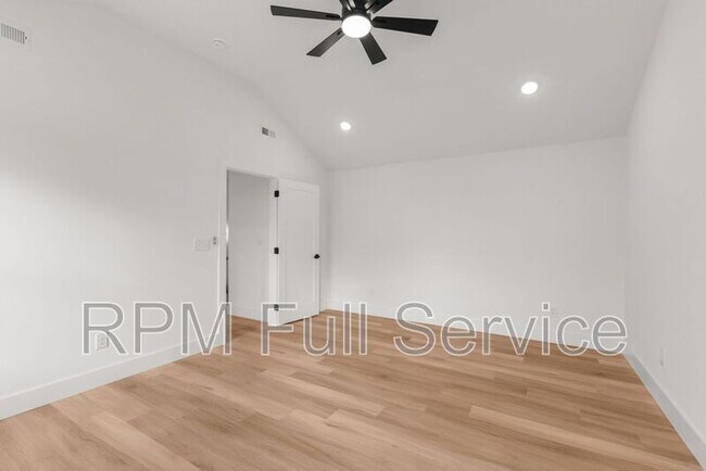 Building Photo - 1715B Heiman Street