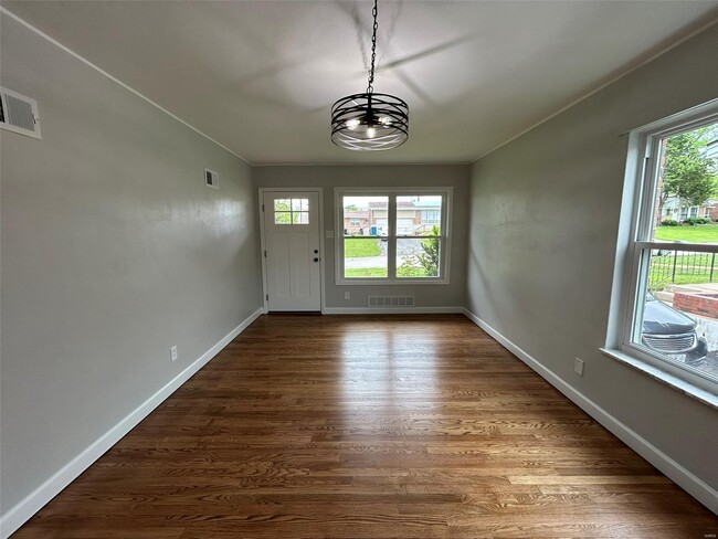 Building Photo - 10939 Brookings Dr