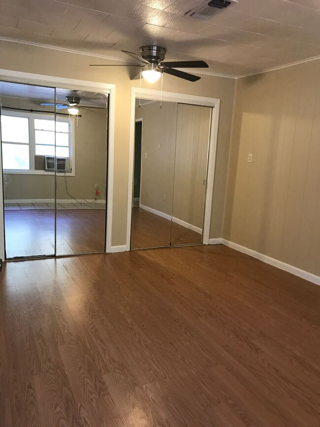 Building Photo - 1 Bedroom 1 Bath in Leesville